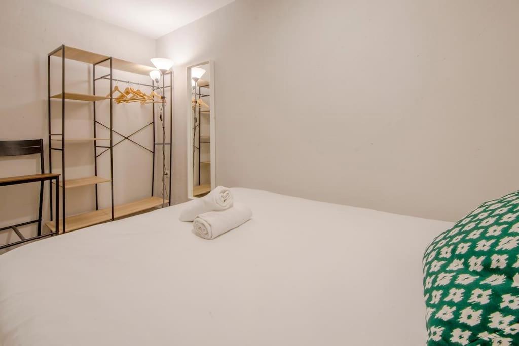 Cool Deluxe Interior Design A 2 Min De Gran Via Apartment Madrid Bagian luar foto