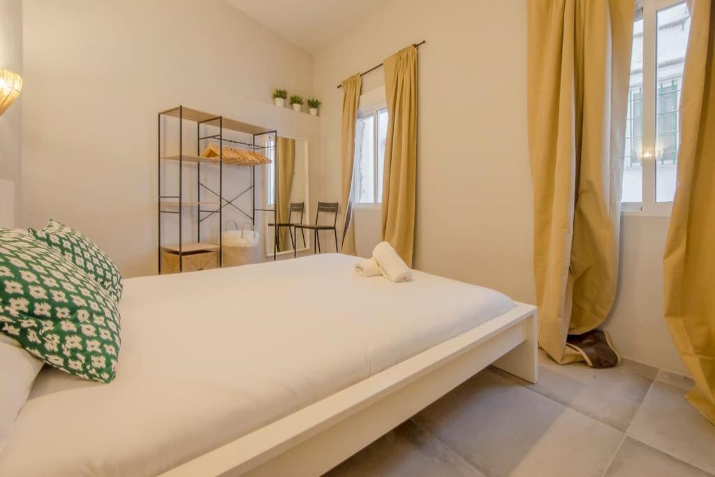 Cool Deluxe Interior Design A 2 Min De Gran Via Apartment Madrid Bagian luar foto