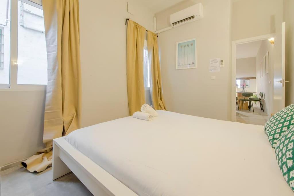 Cool Deluxe Interior Design A 2 Min De Gran Via Apartment Madrid Bagian luar foto