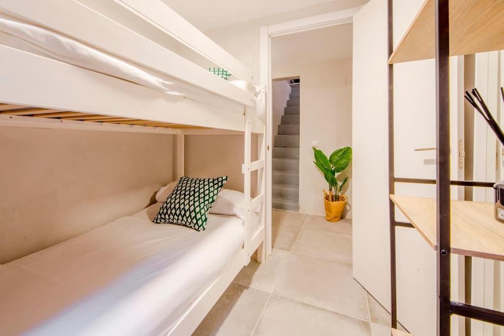 Cool Deluxe Interior Design A 2 Min De Gran Via Apartment Madrid Bagian luar foto