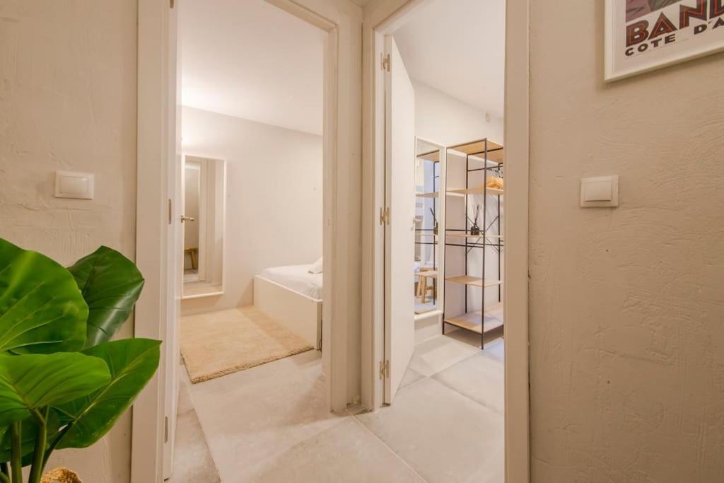 Cool Deluxe Interior Design A 2 Min De Gran Via Apartment Madrid Bagian luar foto