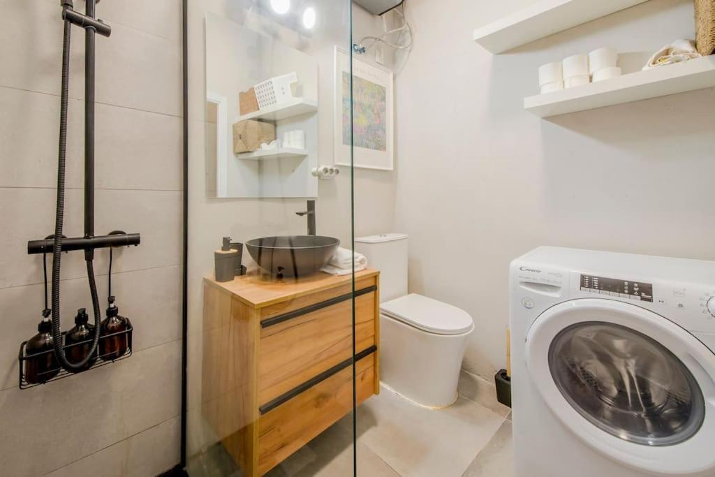 Cool Deluxe Interior Design A 2 Min De Gran Via Apartment Madrid Bagian luar foto