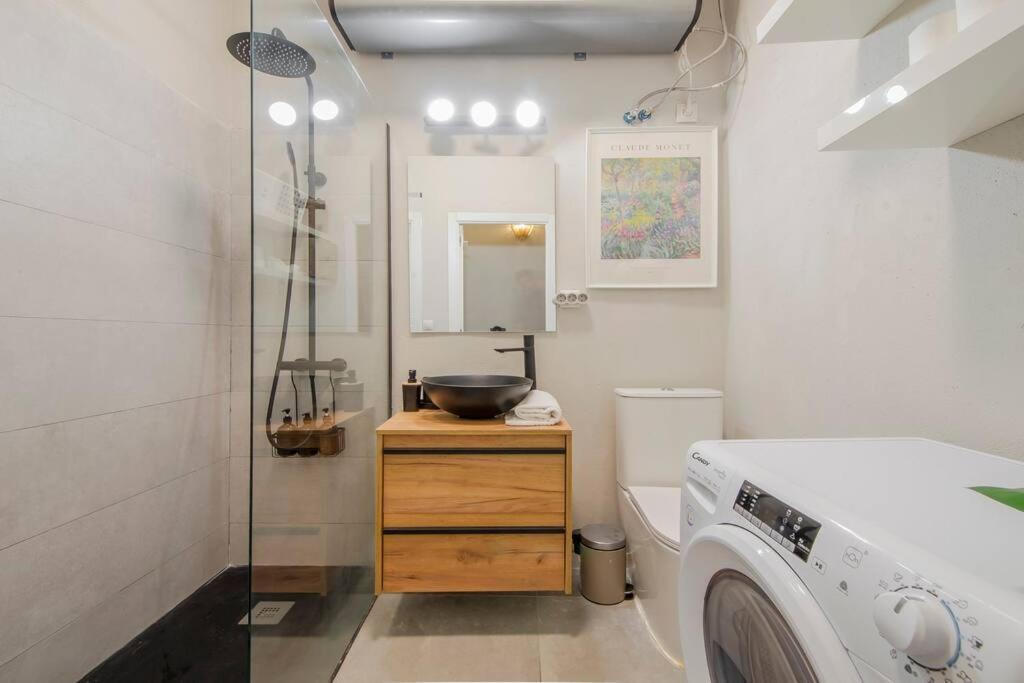 Cool Deluxe Interior Design A 2 Min De Gran Via Apartment Madrid Bagian luar foto