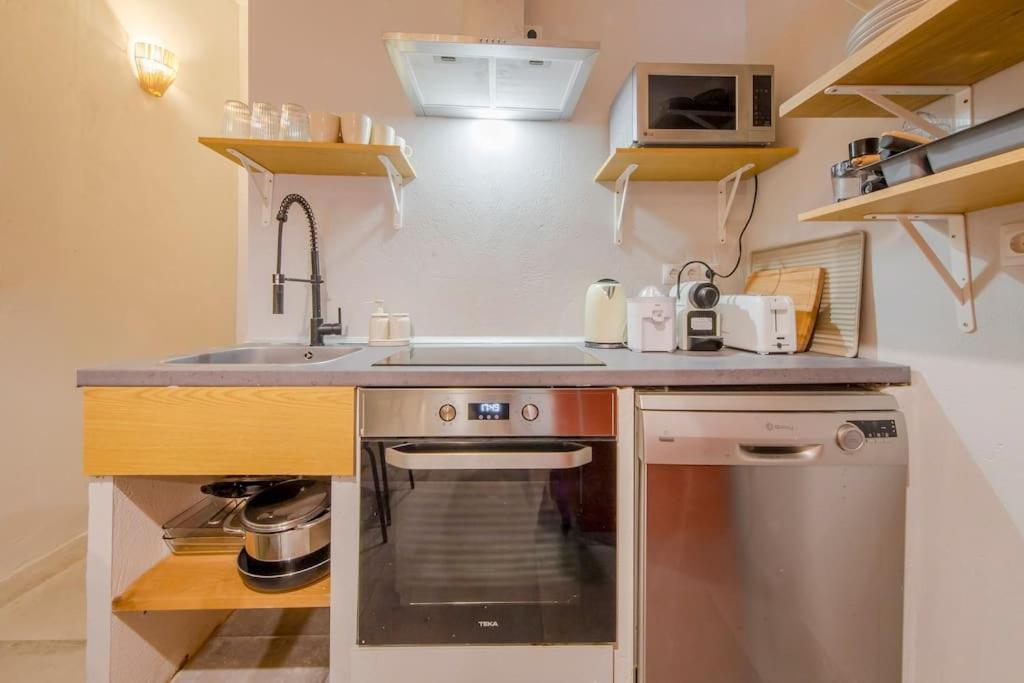 Cool Deluxe Interior Design A 2 Min De Gran Via Apartment Madrid Bagian luar foto