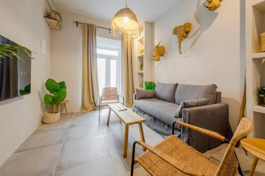 Cool Deluxe Interior Design A 2 Min De Gran Via Apartment Madrid Bagian luar foto