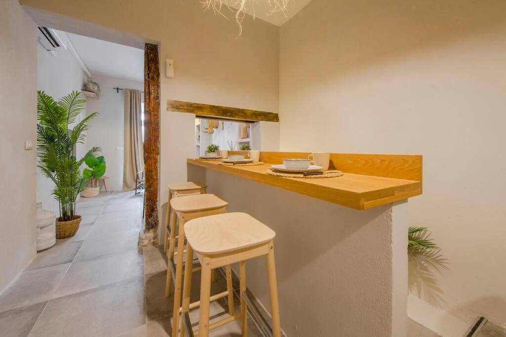 Cool Deluxe Interior Design A 2 Min De Gran Via Apartment Madrid Bagian luar foto